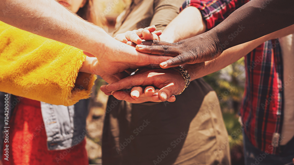 Obraz premium Diverse hands join in unity and cooperation, symbolizing diversity and inclusion.