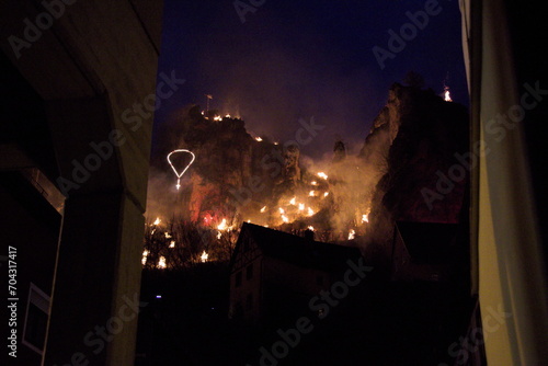 Lichterfest Pottenstein. Jedes Jahr am 6. Januar feiert die Gemeinde Pottenstein den traditionellen Abschluss der Ewigen Anbetung.