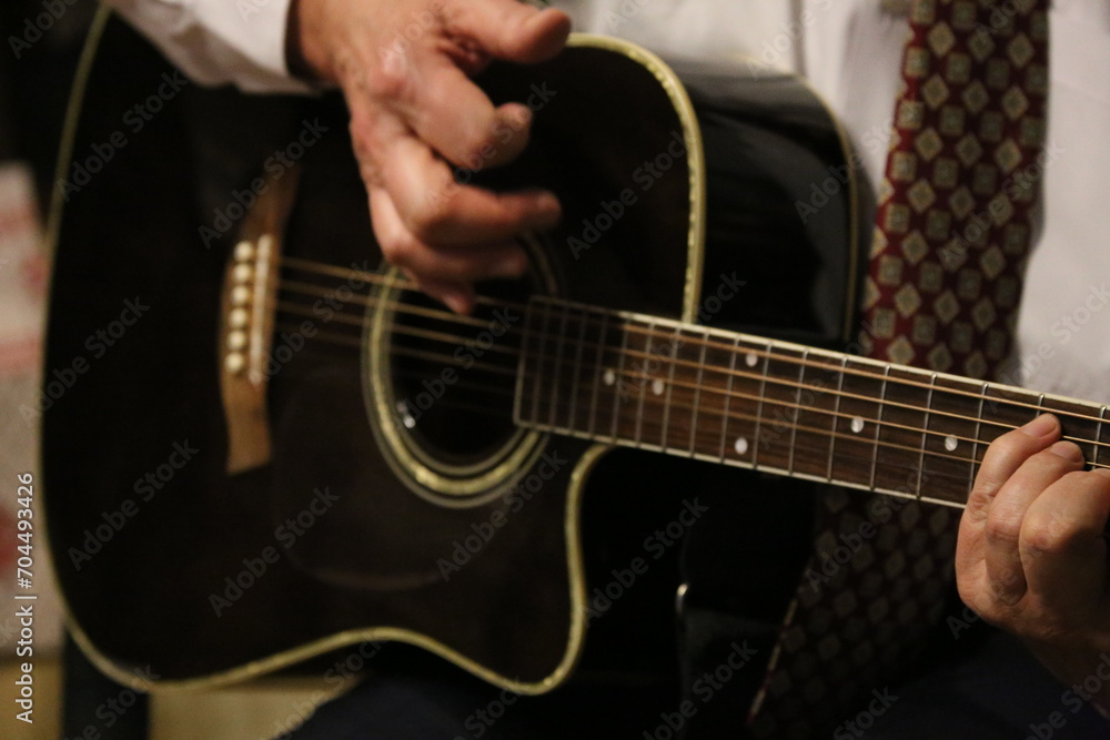 Obraz premium someone in close shot, playing guitar