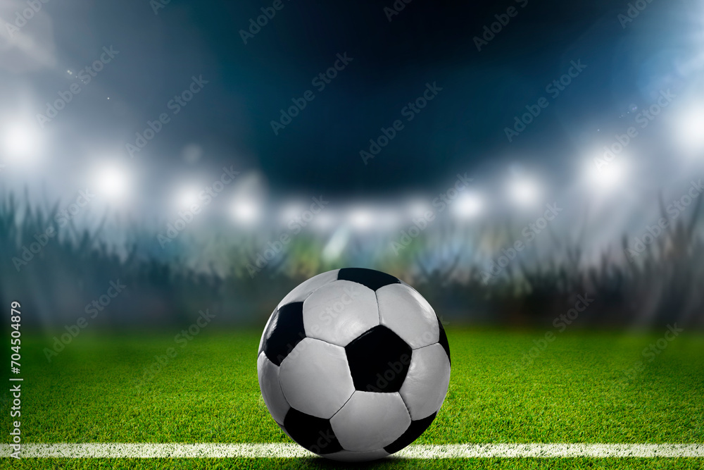 Naklejka premium Fussball im Scheinwerferlicht in einem Fussballstadion