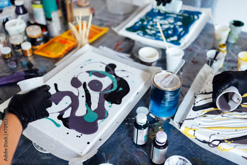 Obraz na płótnie Master class on an Acrylic Fluid Pouring