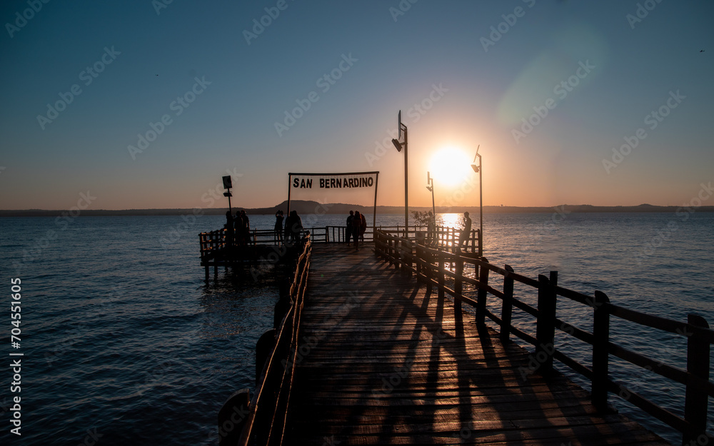 Puesta de Sol en el muelle de la peatonal de San Bernardino 