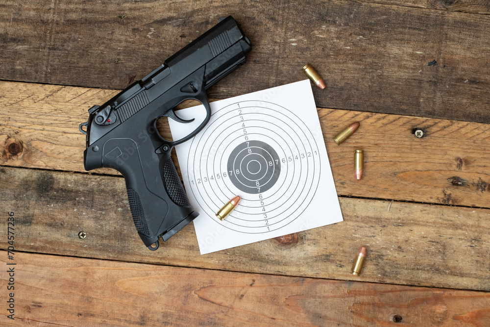 Obraz premium pistol and target 