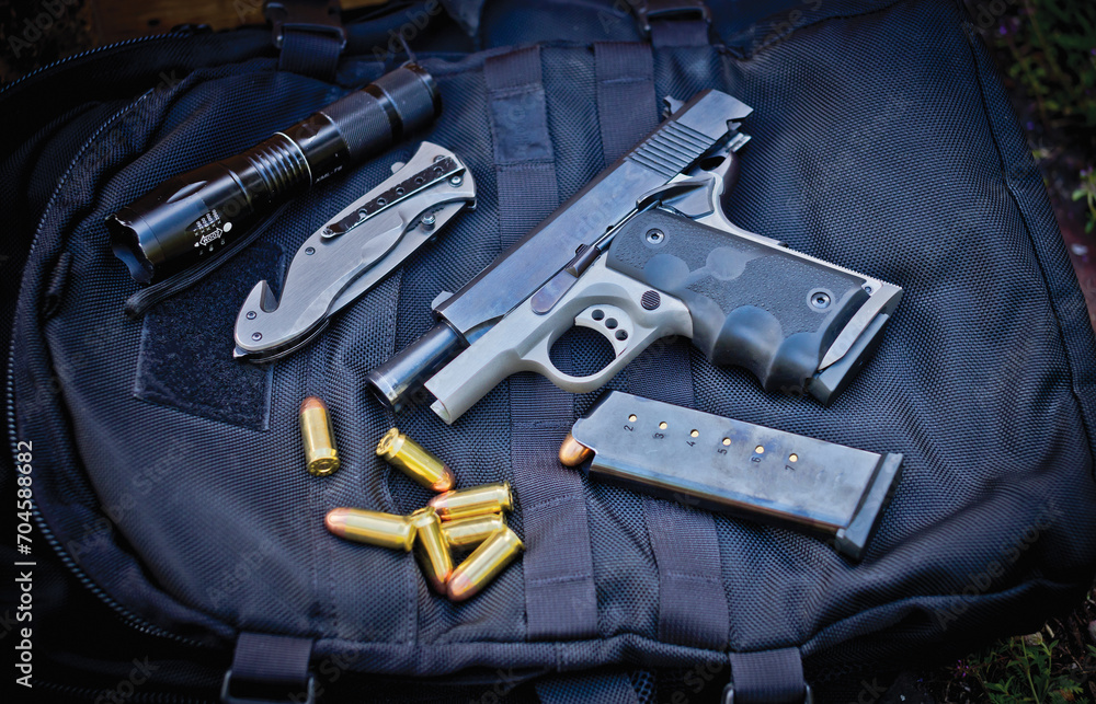 Deadly weapon handgun with knife EDC Deadly weapon handgun with knife EDC