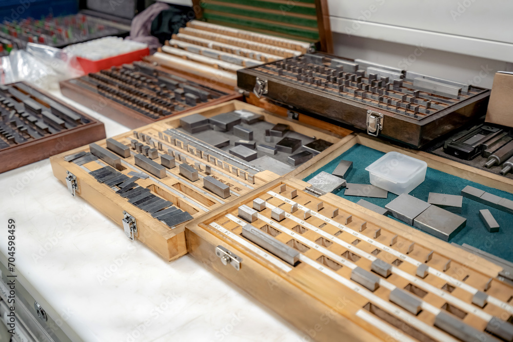 Gauge blocks for checking the accuracy of measuring instruments, setting up machines, marking work and performing other operations. Gauge blocks for checking the accuracy of measuring instruments, setting up machines, marking work and performing other operations.