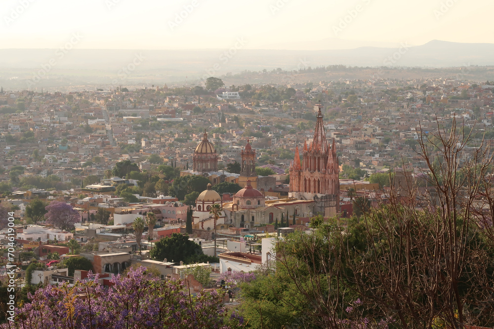 View from a view point/mirador onto the famous church/cathedral Parroquia de San Miguel Arcangel, emblem of San Miguel de Allende, Mexico
