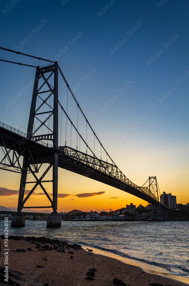 praia e o pôr-do-sol Ponte Hercílio Luz de Florianópolis SC Brasil Florianopolis praia e o pôr-do-sol Ponte Hercílio Luz de Florianópolis SC Brasil Florianopolis