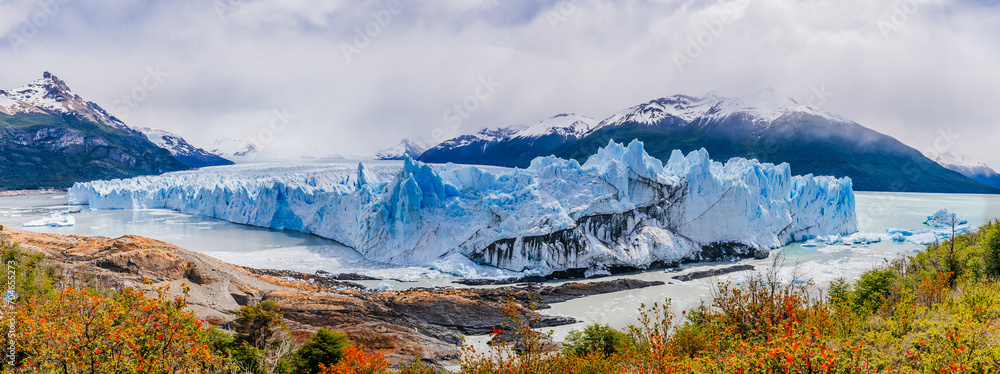 The imposing Perito Moreno glacier in Argentine Patagonia - obrazy, fototapety, plakaty 