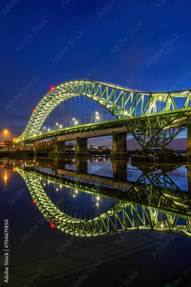 Obraz premium Silver Jubilee Bridge 