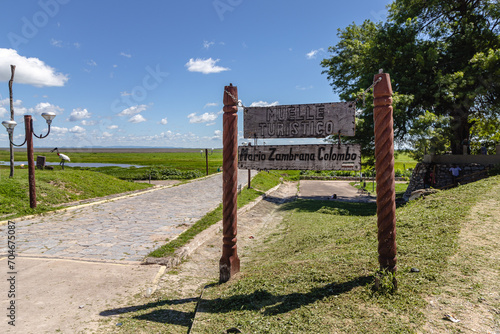 Placa de informação turística na cidade de Puerto Suarez, Bolívia, divisa com Mato Grosso do Sul, Brasil