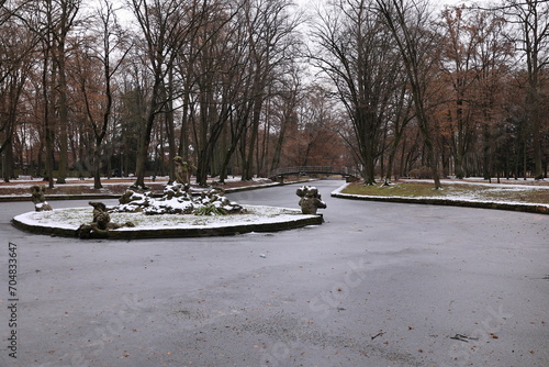 Blick in den Winterlichen Schlosspark im Zentrum von Bayreuth in Bayern 