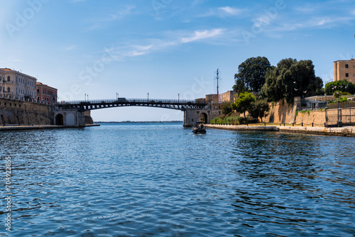 ponte girevole di Taranto photo