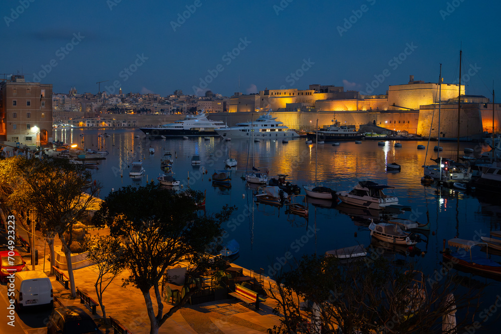 Harbor in Senglea with night view for Valletta
