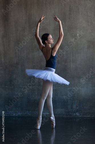 Fototapeta Naklejka Na Ścianę i Meble -  Ballerina in a tutu
