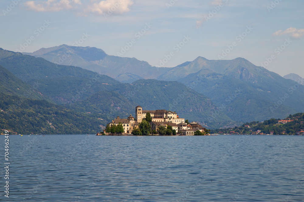 L' Isola di San Giulio sul Lago d' Orta in Piemonte
