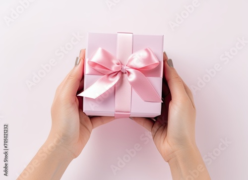 Pink gift box with ribbon  © Digital dude
