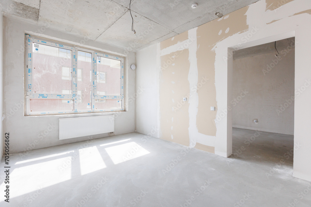Fototapeta premium interior of the apartment without decoration in gray colors. rough finish