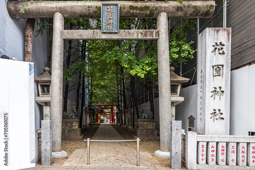 Photography Eingang  Hanazono Schrein in Shinjuku, Tokio
während des Umbau