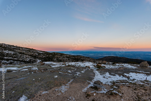 Wallpaper Mural Paisagem - Serra da Estrela, primeira neve de 2024 Torontodigital.ca