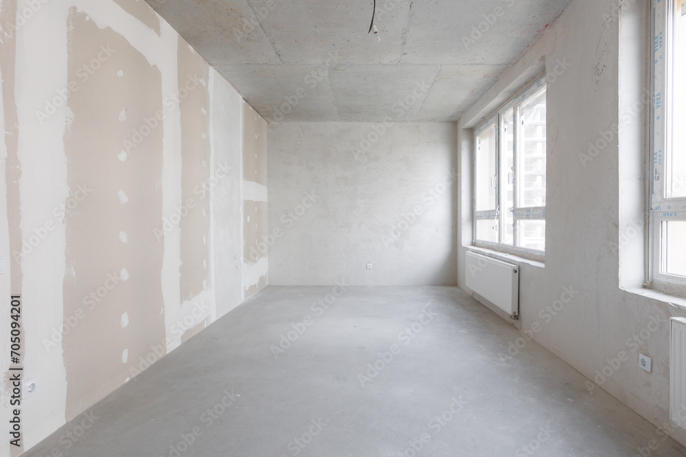 Fototapeta premium interior of the apartment without decoration in gray colors. rough finish