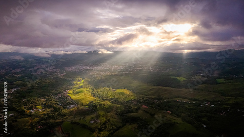 Foto Aerial Valley Sunrays