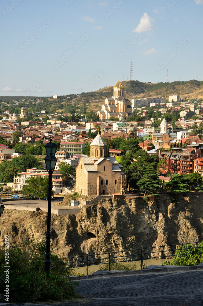 Tbilisi, Gruzja, Kaukaz, widok na dachy budynków, wieże, stare miasto, panorama, rzeka, twierdza - obrazy, fototapety, plakaty 