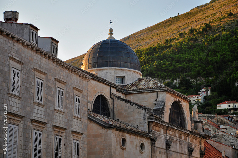 Mała śródziemnomorska uliczka, stare budynki, Dubrovnik, Chorwacja