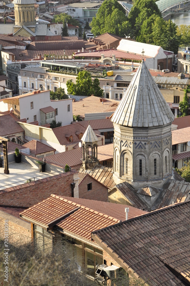 Tbilisi, Gruzja, Kaukaz, widok na dachy budynków, wieże, stare miasto