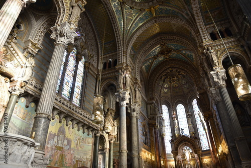 Voûtes décorées de Notre-Dame de Fourvière à Lyon. France © JFBRUNEAU