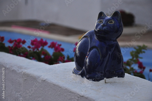 Dekoracja płotu - ceramiczny kot figurka