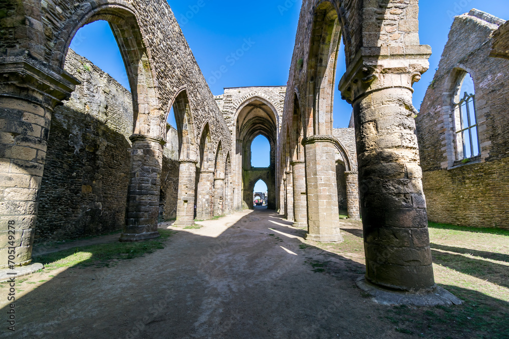 Pointe de Saint-Mathieu, le phare, le sémaphore, l'abbaye à Plougonvelin en Bretagne	
