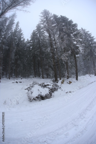 Snowy road in Sudety mountains, Poland © Ruchacz