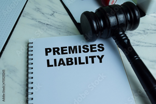 Canvastavla Concept of Premises Liability write on book with gavel isolated on Wooden Table