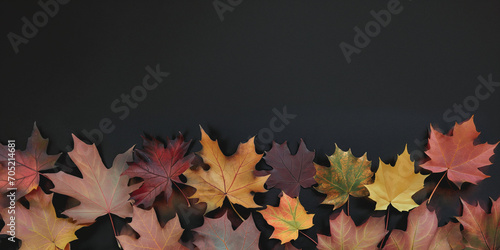 Herbstblätter in wunderschönen Farben auf schwarzen Hintergrund im Querformat für Banner, ai generativ
