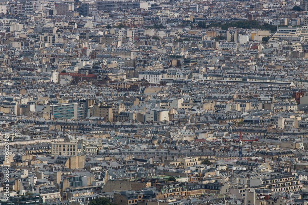 panorama urbain: immeubles et rue d'une grande ville d'Europe, Paris, densité de population