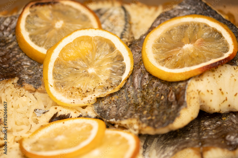 pieczona ryba z ryżem i cytryną, baked fish with rice and lemon pieczona ryba z ryżem i cytryną, baked fish with rice and lemon