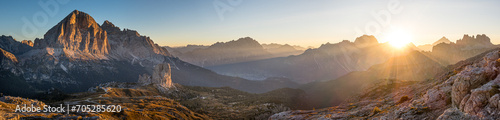 Cinque Torri mit Tofana di Rozes Panorama Sonnenaufgang