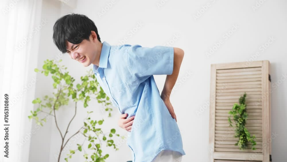 私服姿の若い男性　ライフスタイルイメージ	