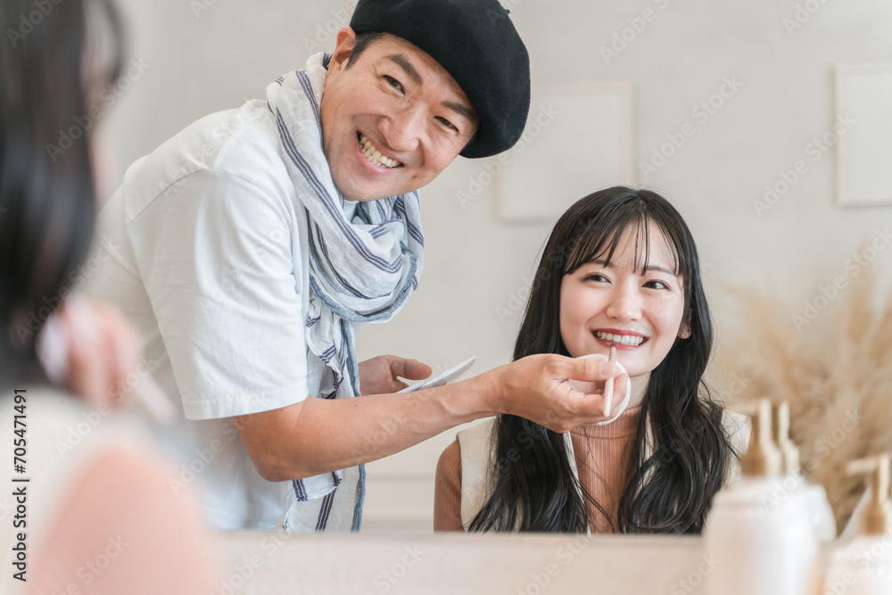 ヘアメイク・メイクアップアーティストからメイクされる女優・モデル・タレント・アイドルの女性
