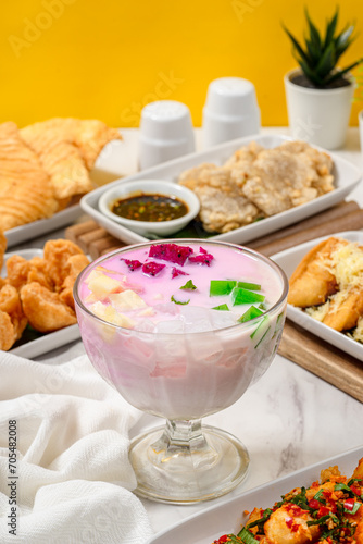 Tableau sur toile dessert is fresh fruit ice from Indonesia which combines various fruits, sago pearls and sweet and fresh sauce