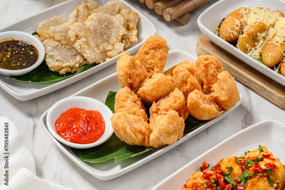 Basreng comes from the Sundanese abbreviation: fried meatballs, fried meatballs Basreng comes from the Sundanese abbreviation: fried meatballs, fried meatballs