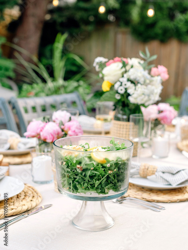 Εκτύπωση καμβά Beautiful summer tablescape with pink florals and a refreshing salad