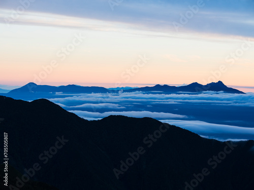 北岳から望む朝の八ヶ岳連峰 © sandpiper