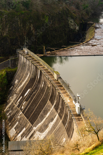 Patrimoine énergétique : le barrage de Thuriès, un héritage des débuts du 20e siècle, Pampelonne, Tarn, Occitanie, France