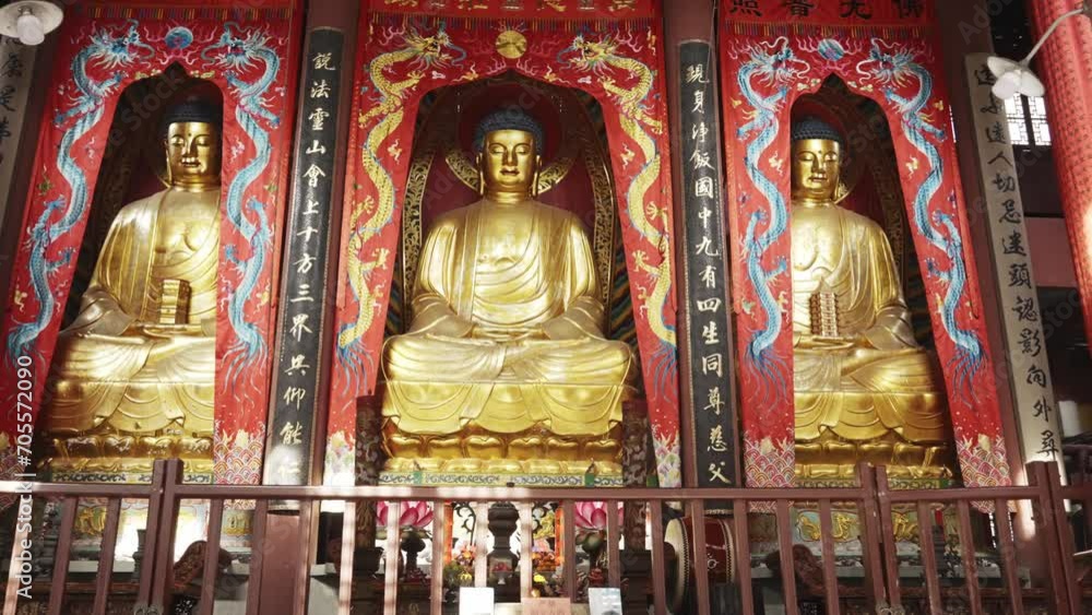 buddhas in temple
