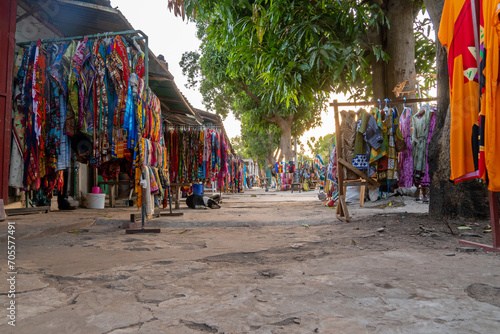 ulica targowa, Gambia, Bakau, handel, odzież, stoisko handlowe, Afryka photo