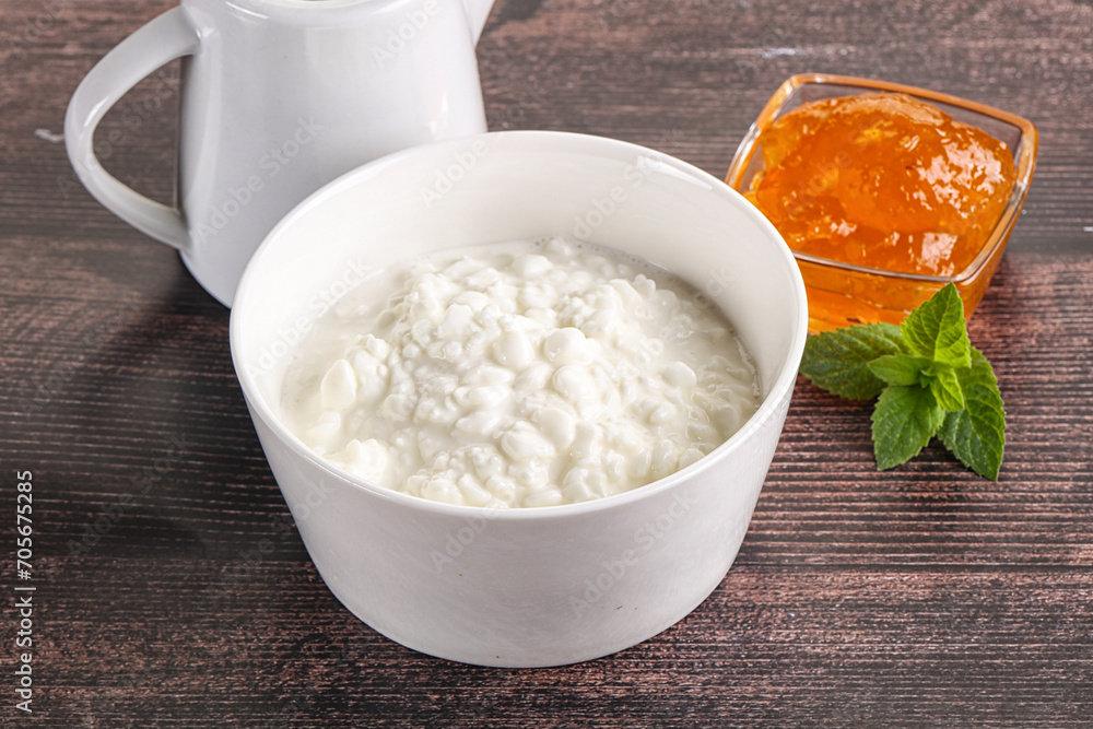 Grain curd with cream and jam Grain curd with cream and jam