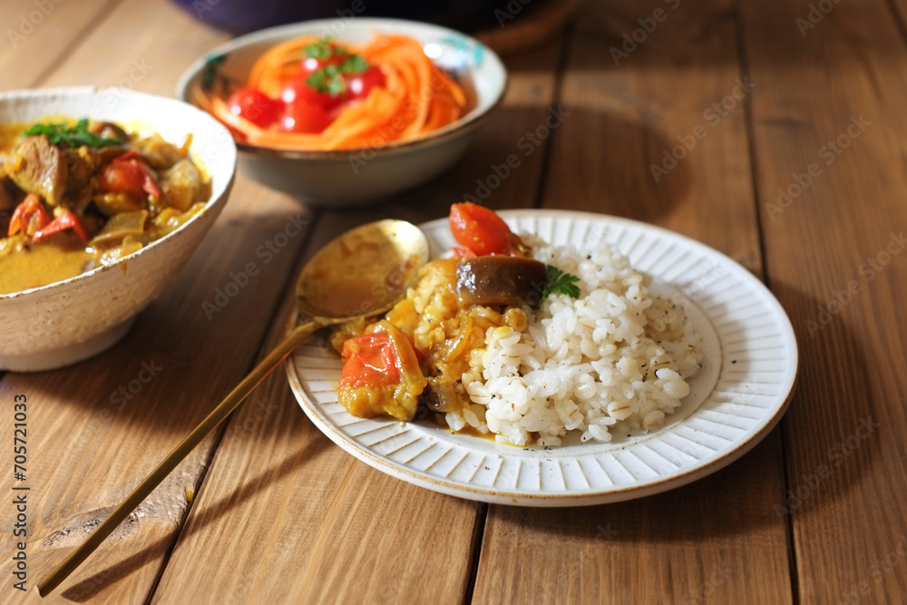 スープカレーとサラダ