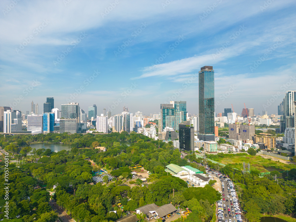 Obraz premium Aerial view of Lumphini Park backgrounded by the Silom area skyline office building business district