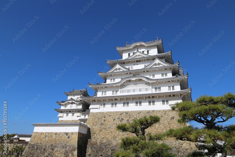 Himeji Castle and clear blue sky viewed from Bizenmaru Square in Himeji, Japan Himeji Castle and clear blue sky viewed from Bizenmaru Square in Himeji, Japan